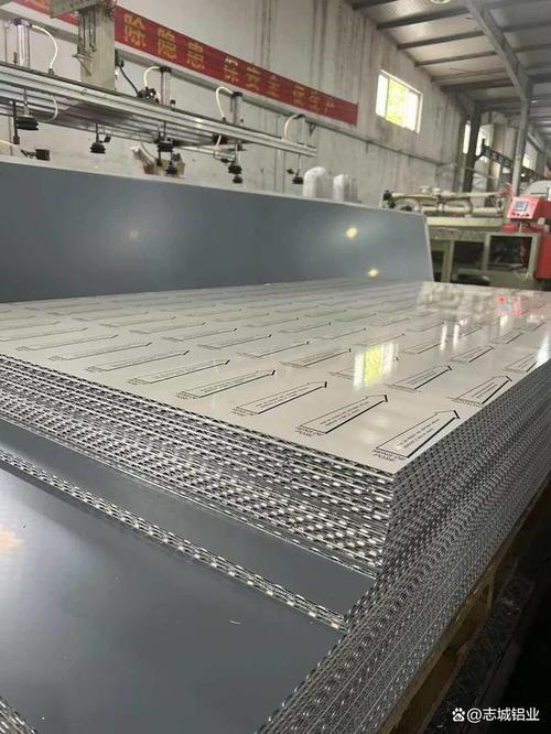 铝三维板的立体美学与轻质耐用特性 建筑装饰与工业制造的新宠