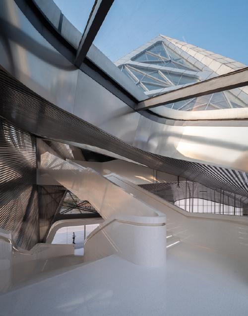 独栋建筑,以最流畅的方式重新规划4层空间,涵盖大疆全套产品品类销售